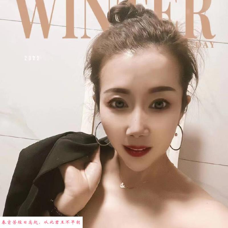 上班的气质少妇 第1张