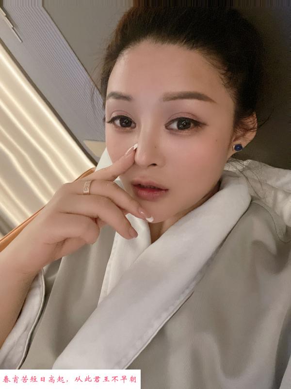 轻熟单身小姐姐 第1张