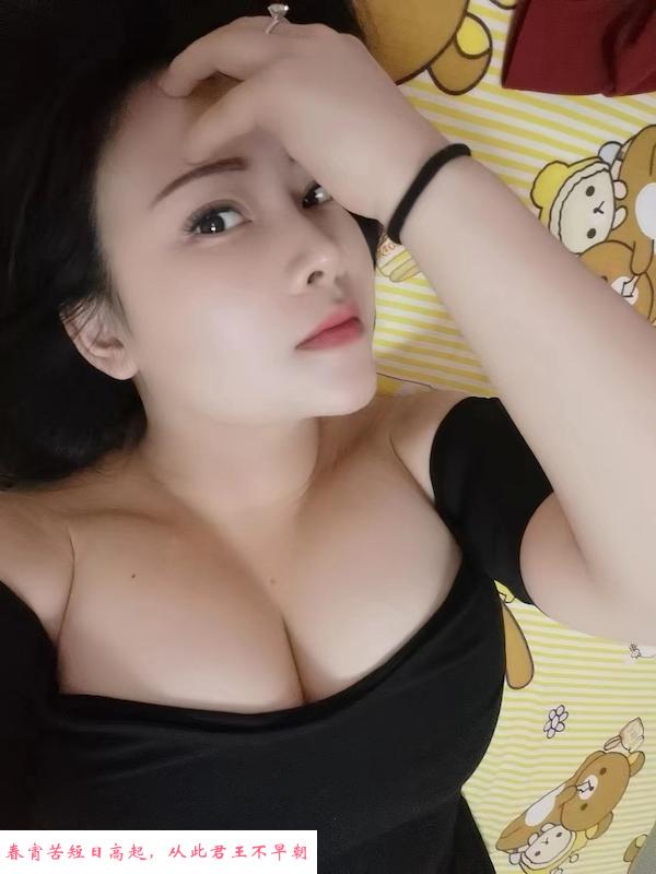 一字马巨乳少妇 第1张