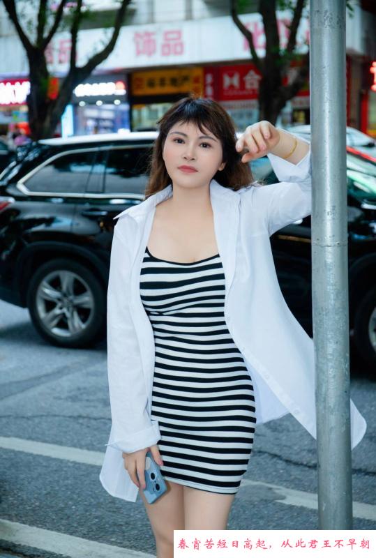 服务系大胸少妇 第2张