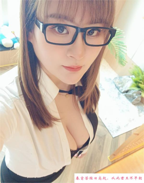 甜美妖娆眼镜少妇文静 第1张