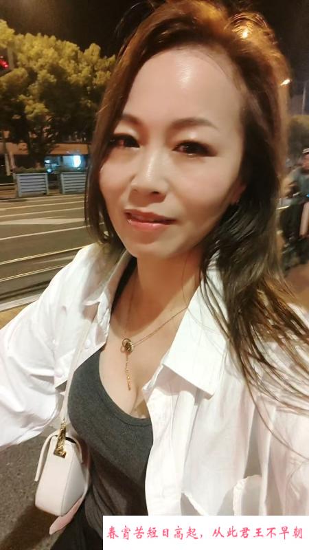 苏州绿宝巨臀熟女 第2张
