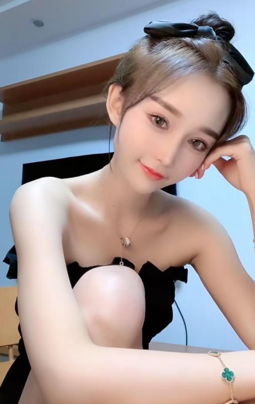 皮肤细腻屁股翘大长腿 第1张
