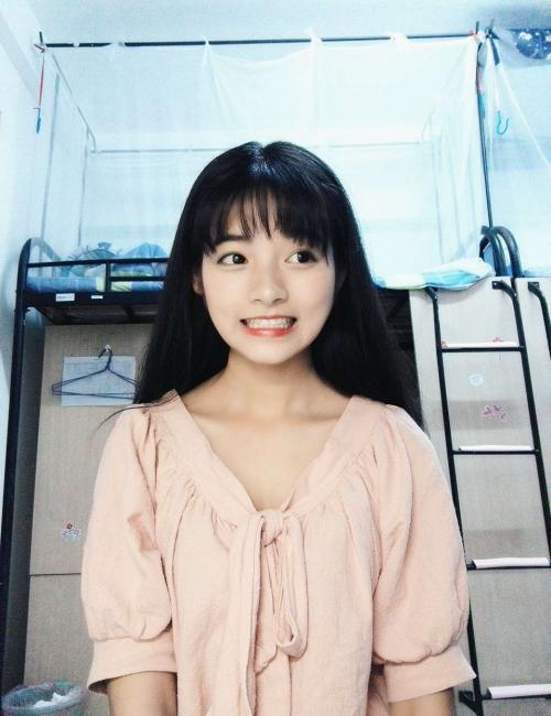 手下有几个年轻妹子 第2张