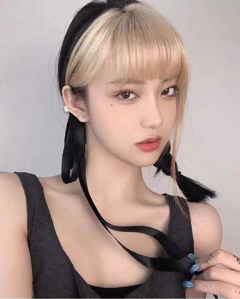 比较时尚比较潮的一个美女很带劲 第3张