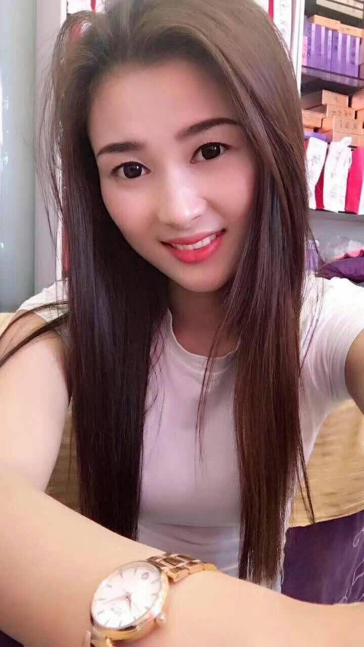 南岸小薇：肤白貌美身材好，水多互动指数高 第2张
