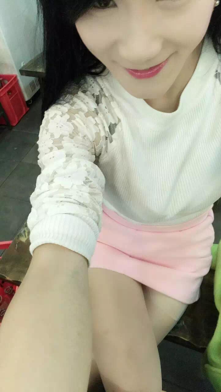 KTV的大波妹子 第1张