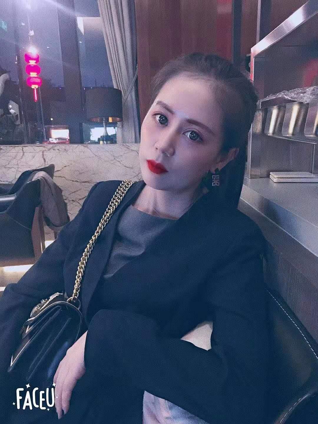 个极品白领 第2张