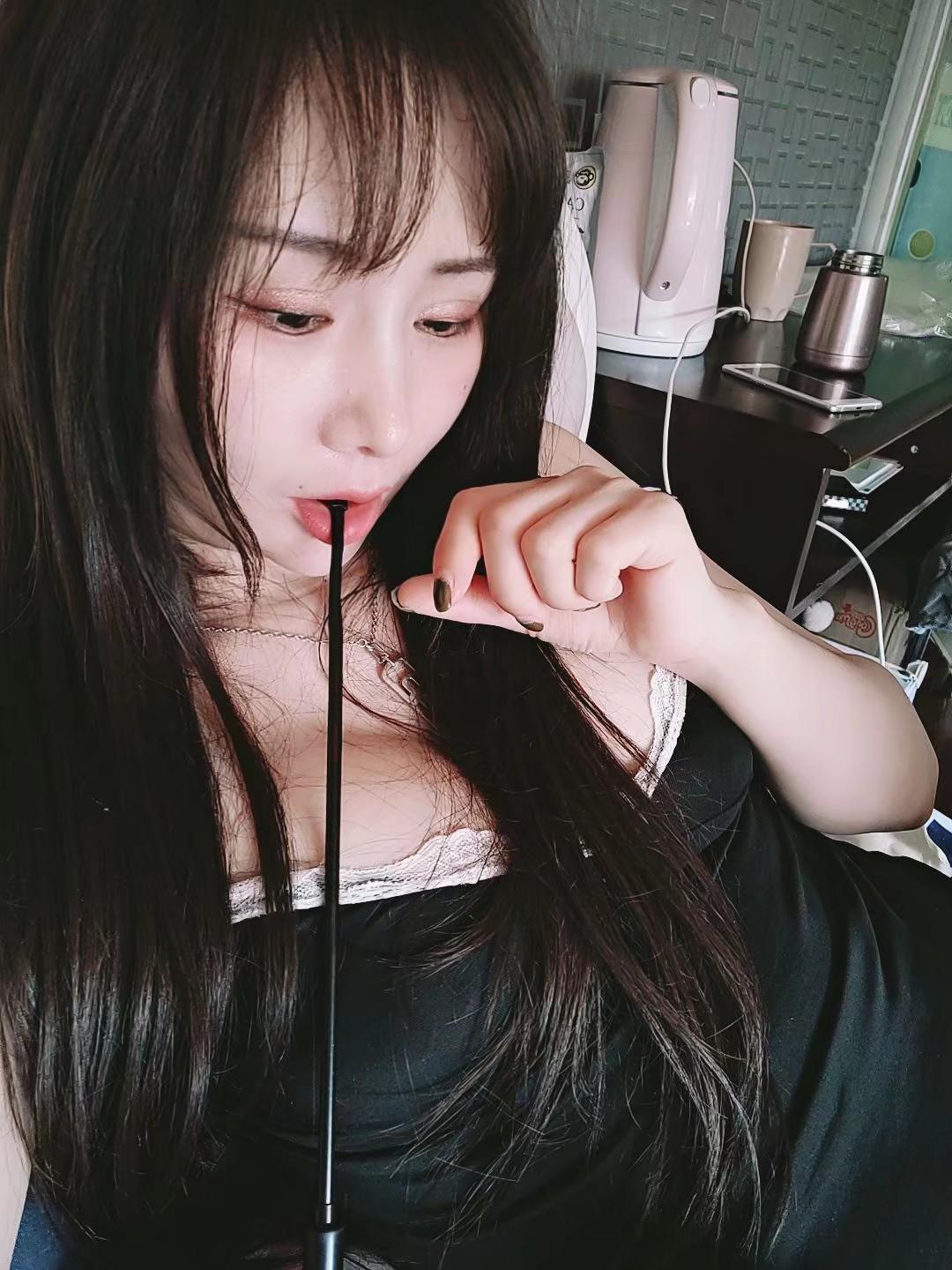 兰州广场嫩妹 第2张