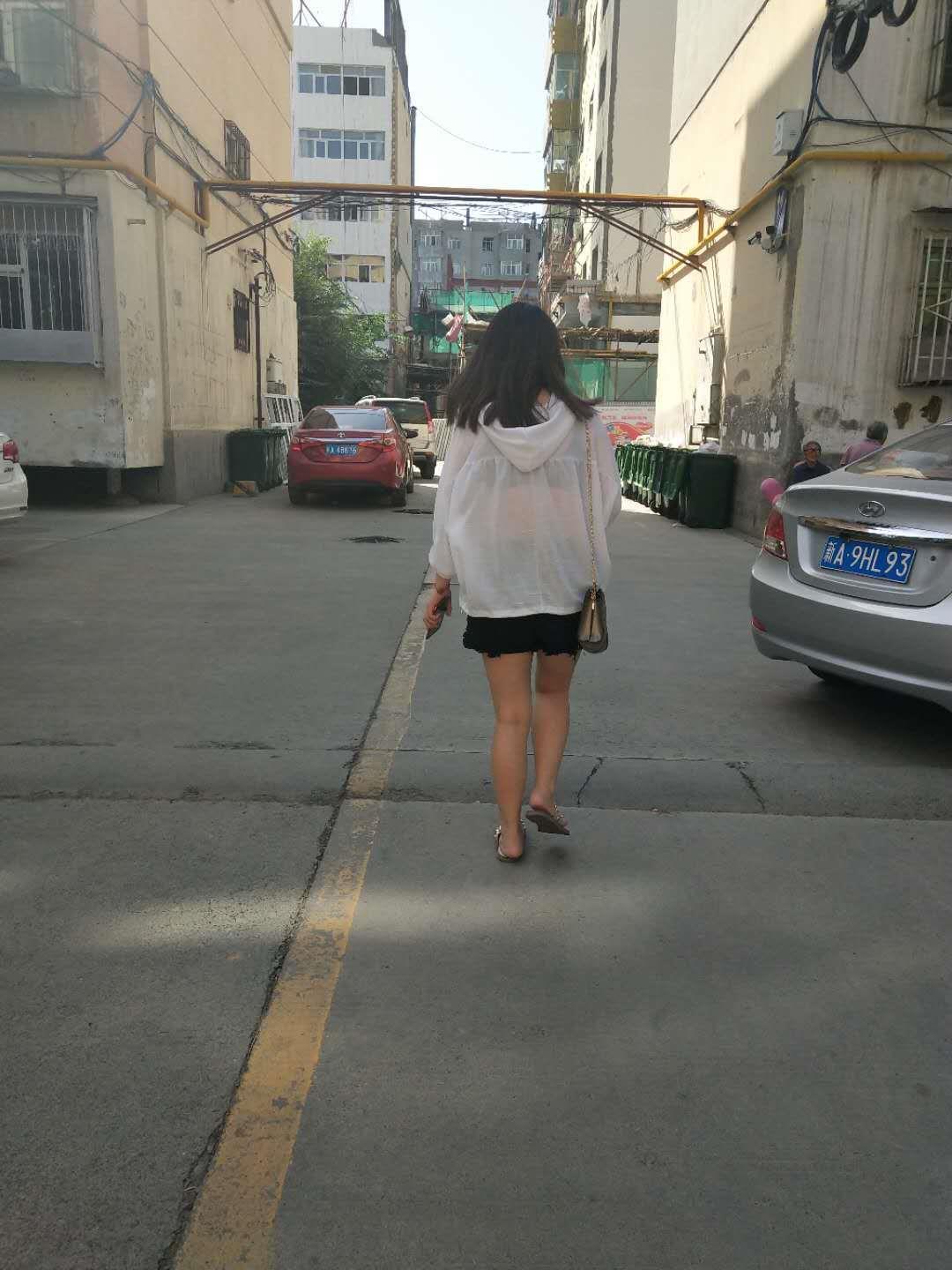 乌鲁木齐油运司国泰大厦,后有维族姑娘我彩蛋 第1张
