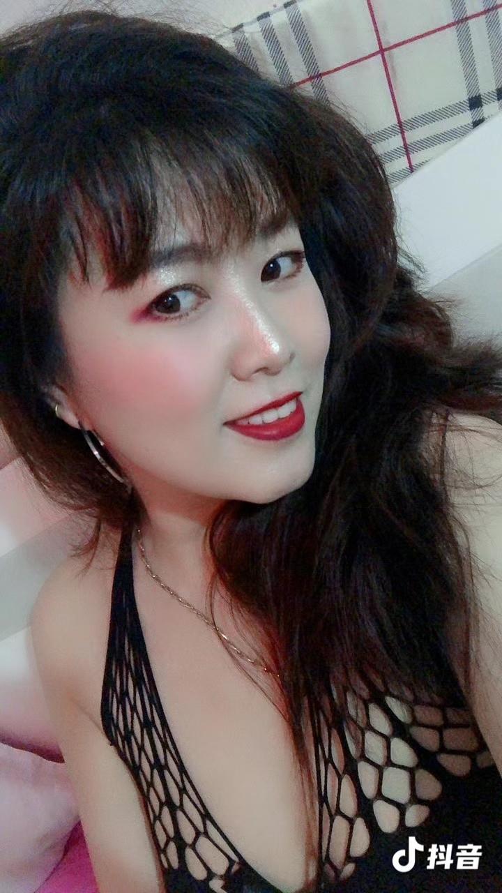 足浴店比较性感妩媚的小少妇 第1张