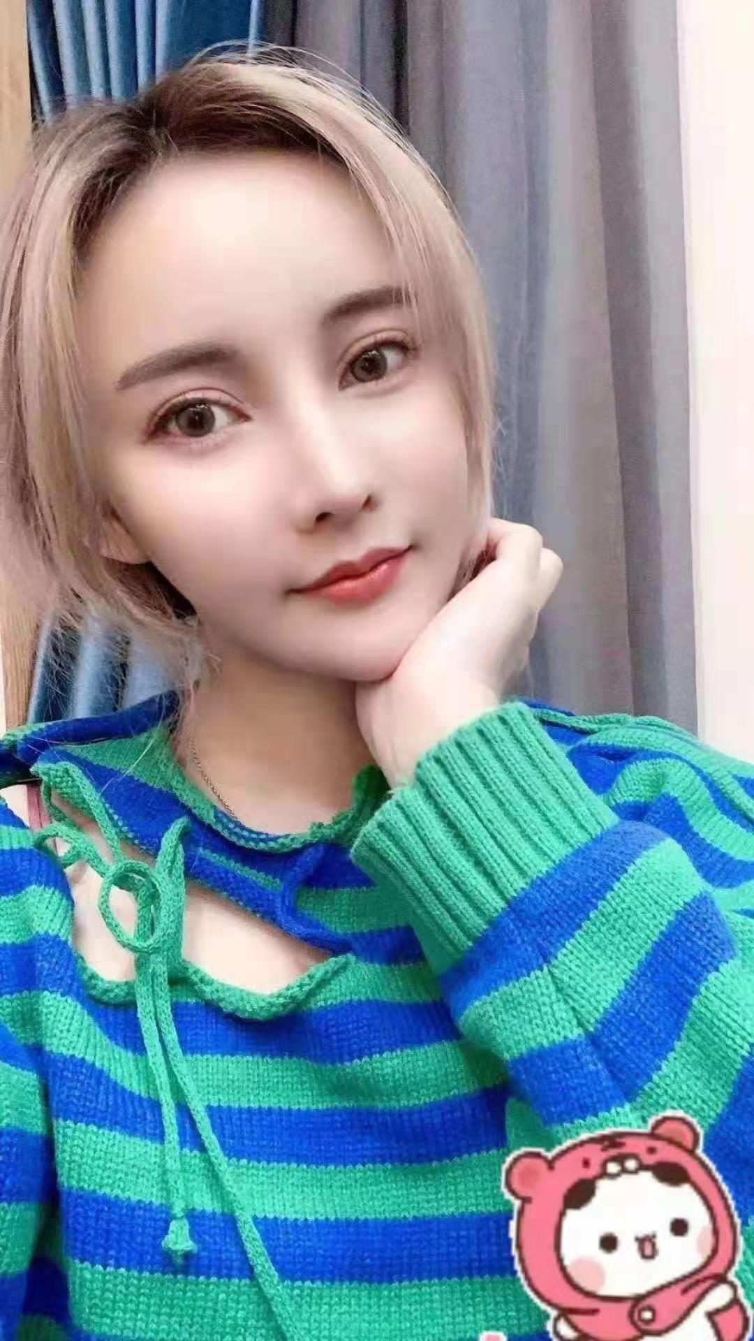 乌市农大小嫩妹，胸特别软 第2张