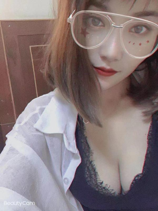 纯情少妇惹人爱 第1张