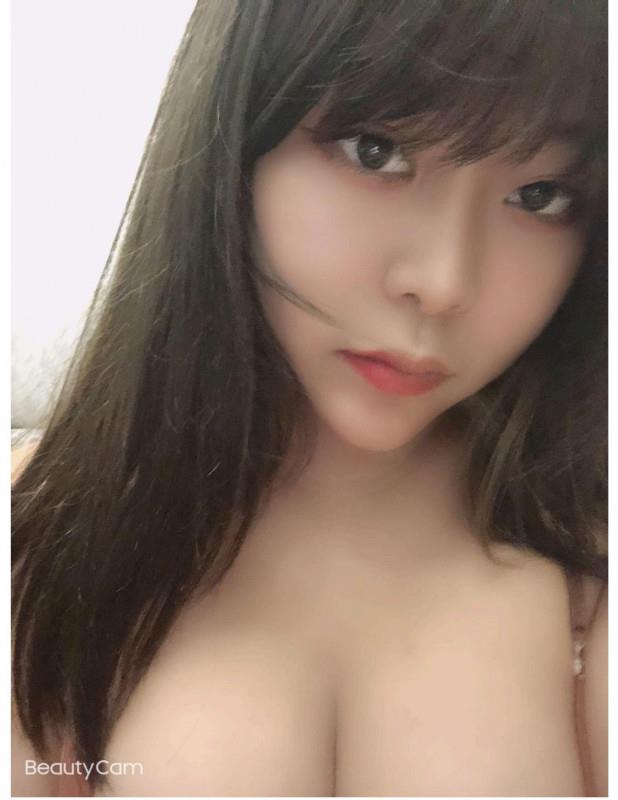 99年大胸嫩妹 第1张