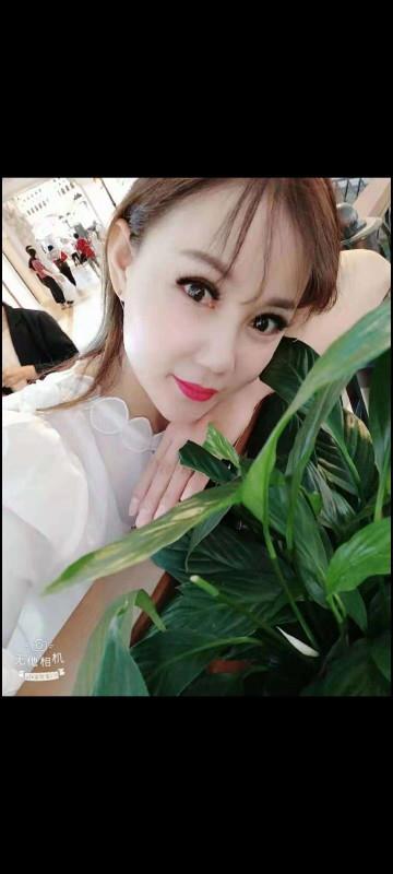 梦想城的服务型美女 第1张