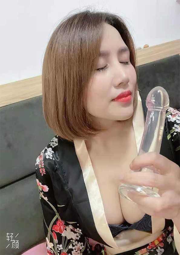 白虎轻熟女 第2张