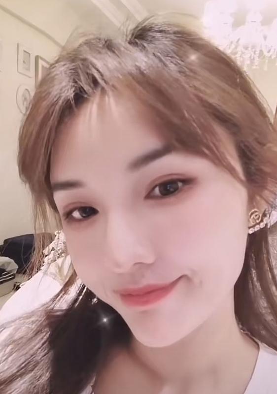 俏皮的小姐姐 第2张