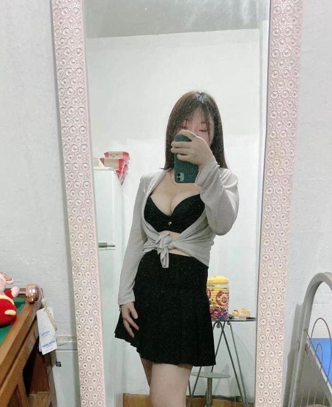 新街口童颜巨乳妹子 第1张