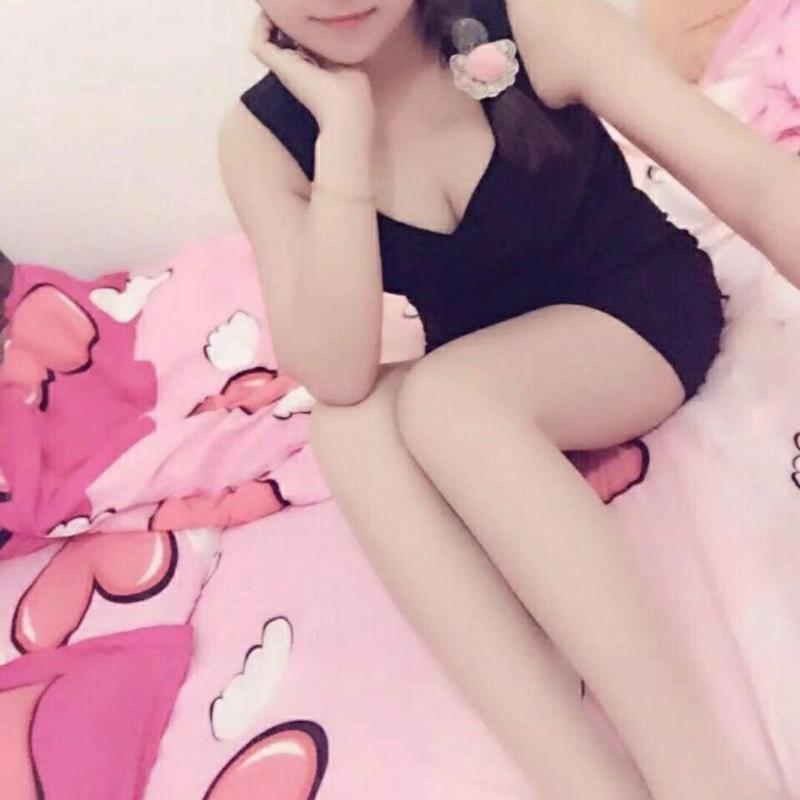 白嫩胸大的妹子 第1张