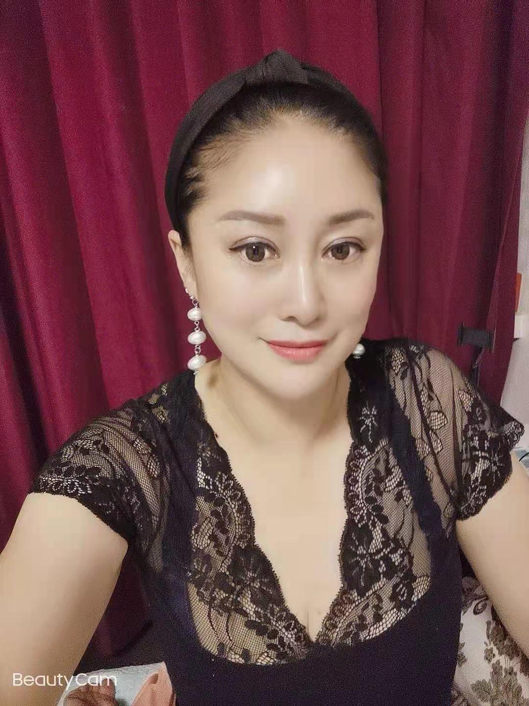 金湾区爆肏大胸骚女，逼水像拼多多百亿补贴一样不要钱... 第1张