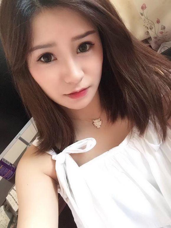 小区的一个极品妹子，身材好，颜值高 第2张