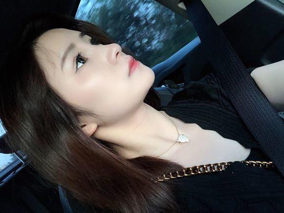 小区的一个极品妹子，身材好，颜值高 第6张