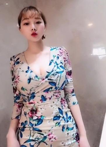 超赞妹子，大长腿D奶粉木耳 第1张