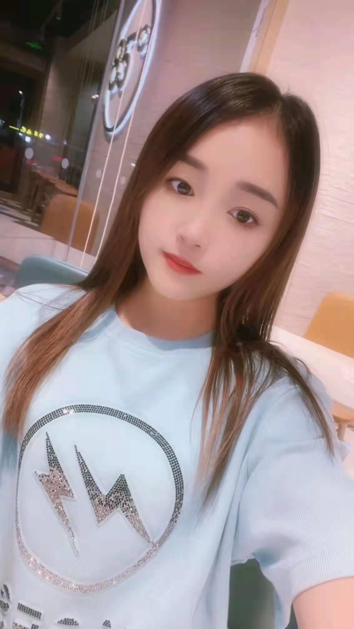年轻漂亮身材棒的小姐姐 第2张