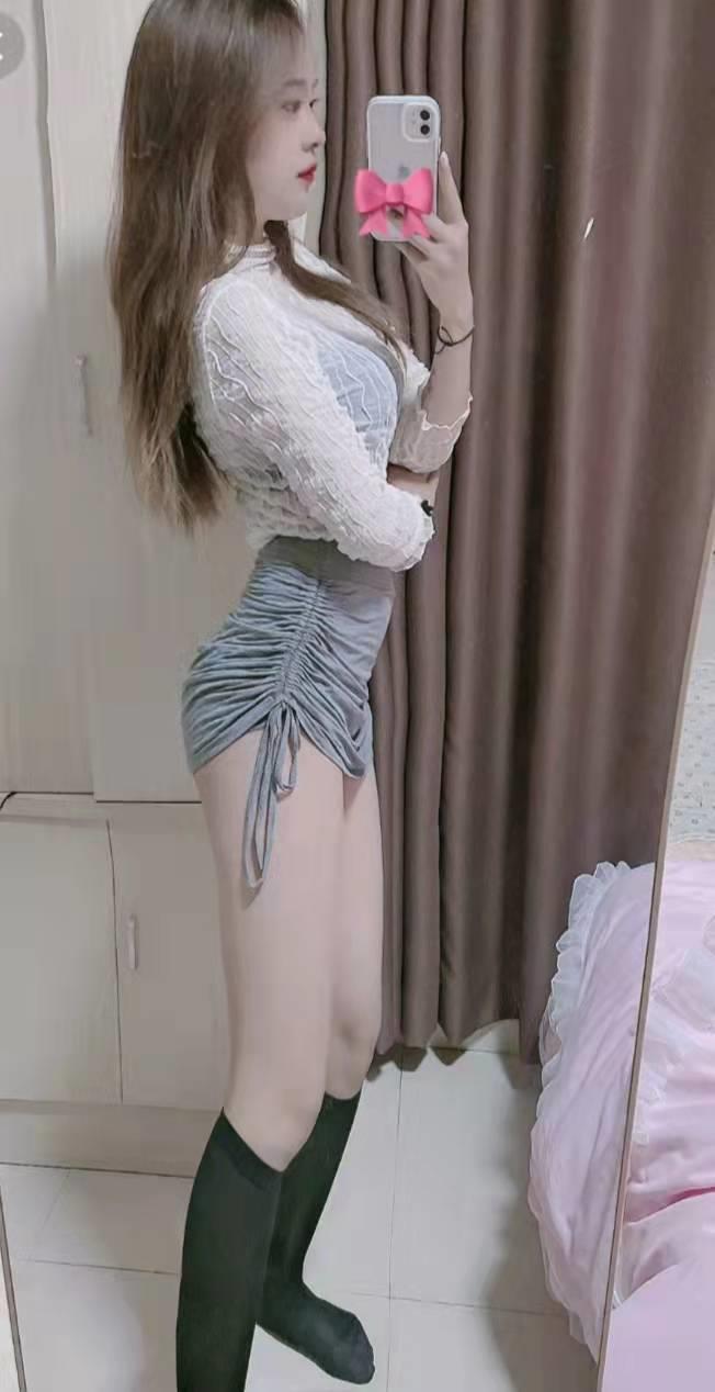 大妹挺腼腆 第2张