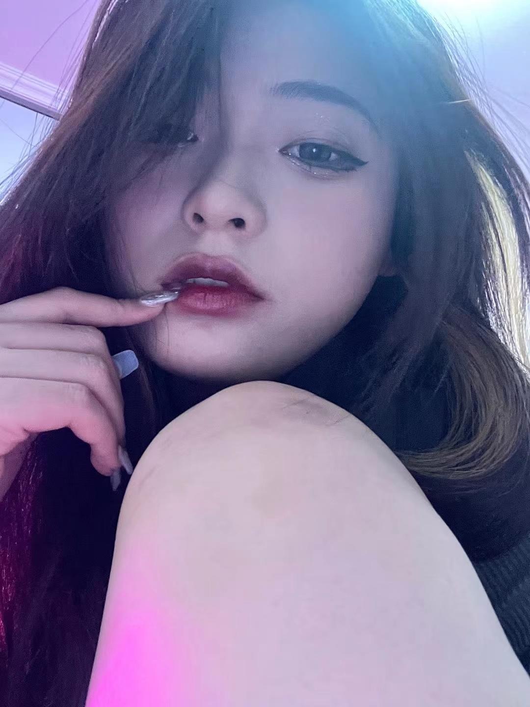 验证个骚妹，身材配丝袜，值得一战 第1张