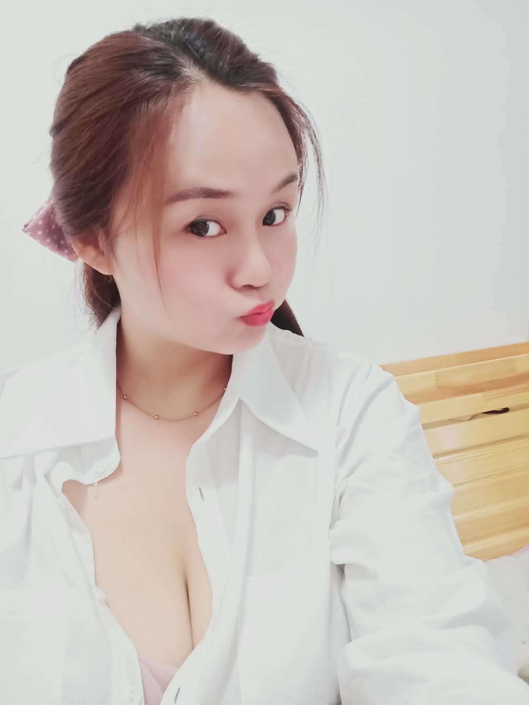 发一个港区低价的妹子 第2张