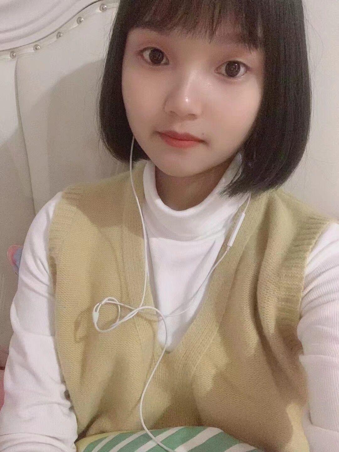 00后纯兼职小美女乖巧可爱人美肤白很有感觉 第3张