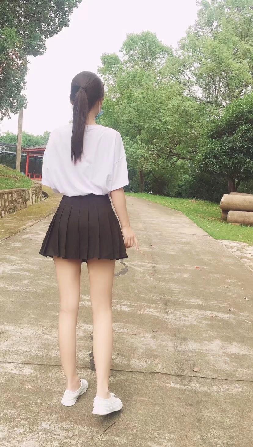 又白又软的“小薇娅”,A4腰腿玩年 第1张